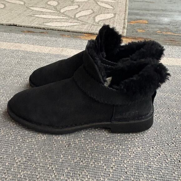 UGG MCKAY BOOTIES BLACK  SUEDE LEATHER SHEEPSKIN STYLE 1012358 WOMEN SIZE 10 10 - Picture 6 of 12